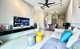 Seasons Larkin Apartment By Rr Jbcity